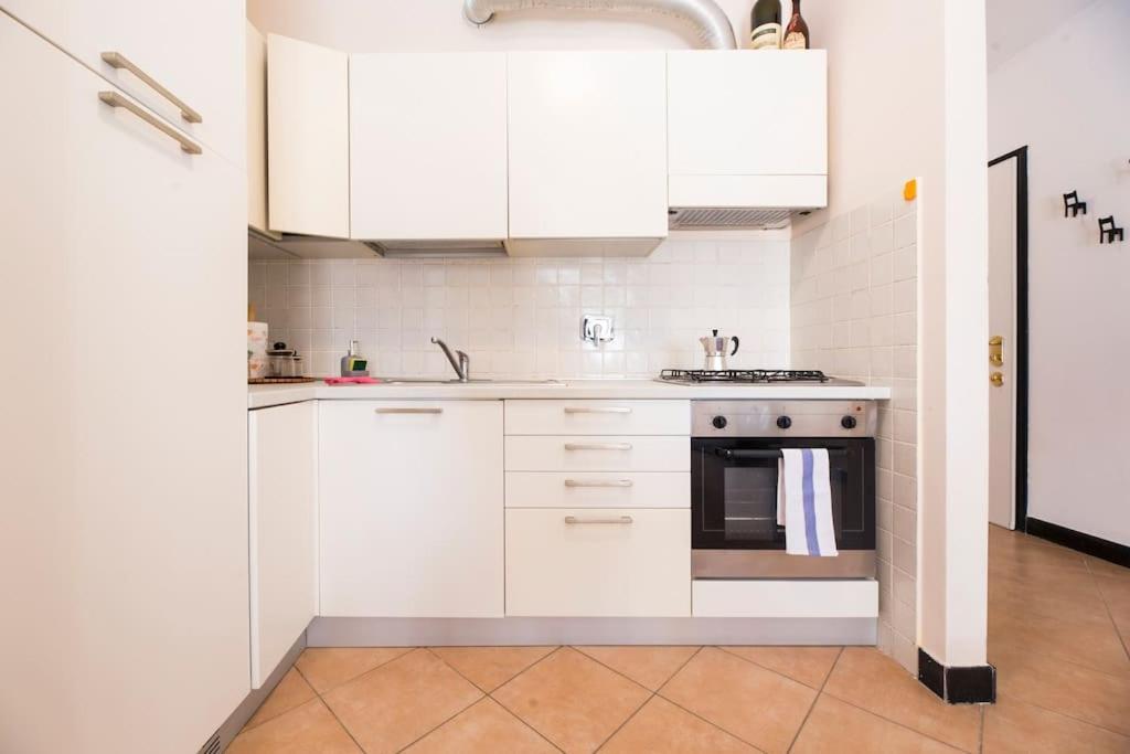 Prione'S Apartment Генуя Экстерьер фото